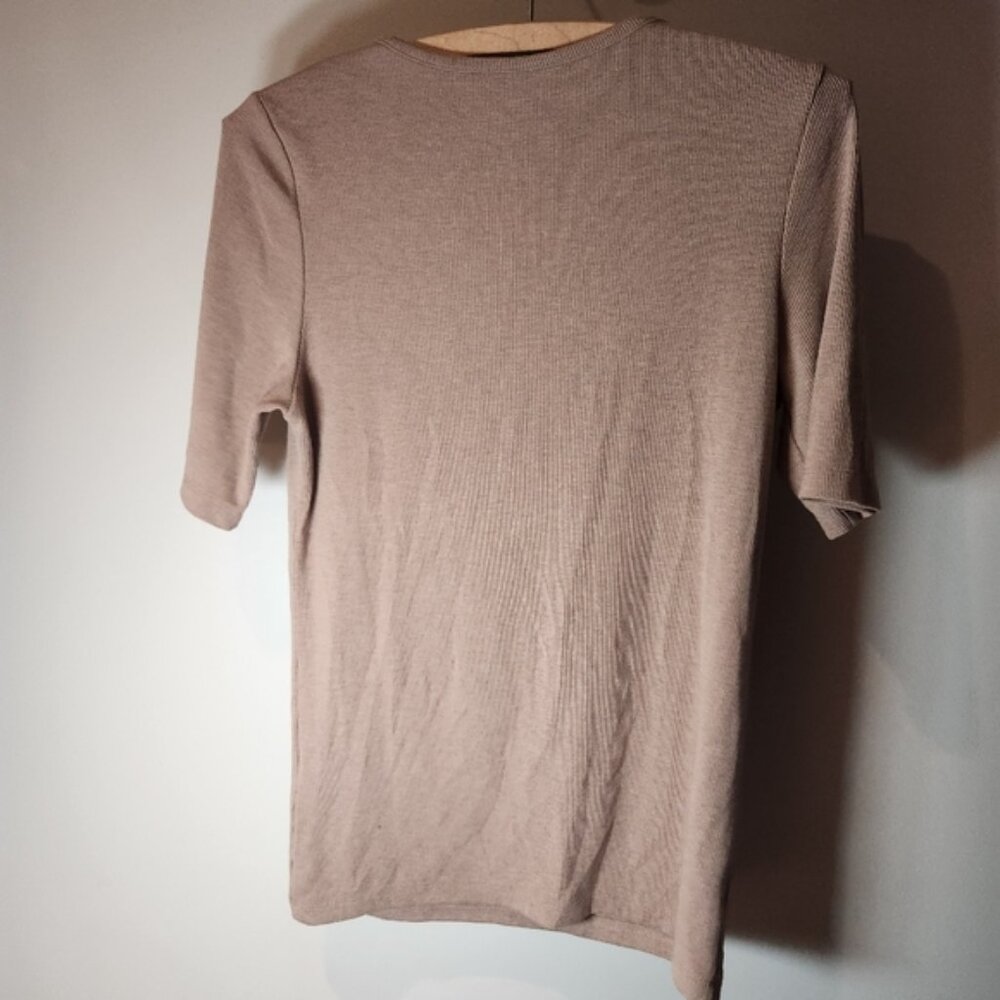 Mondetta‎ small euc Beige Ribbed Henley Top - Picture 5 of 7